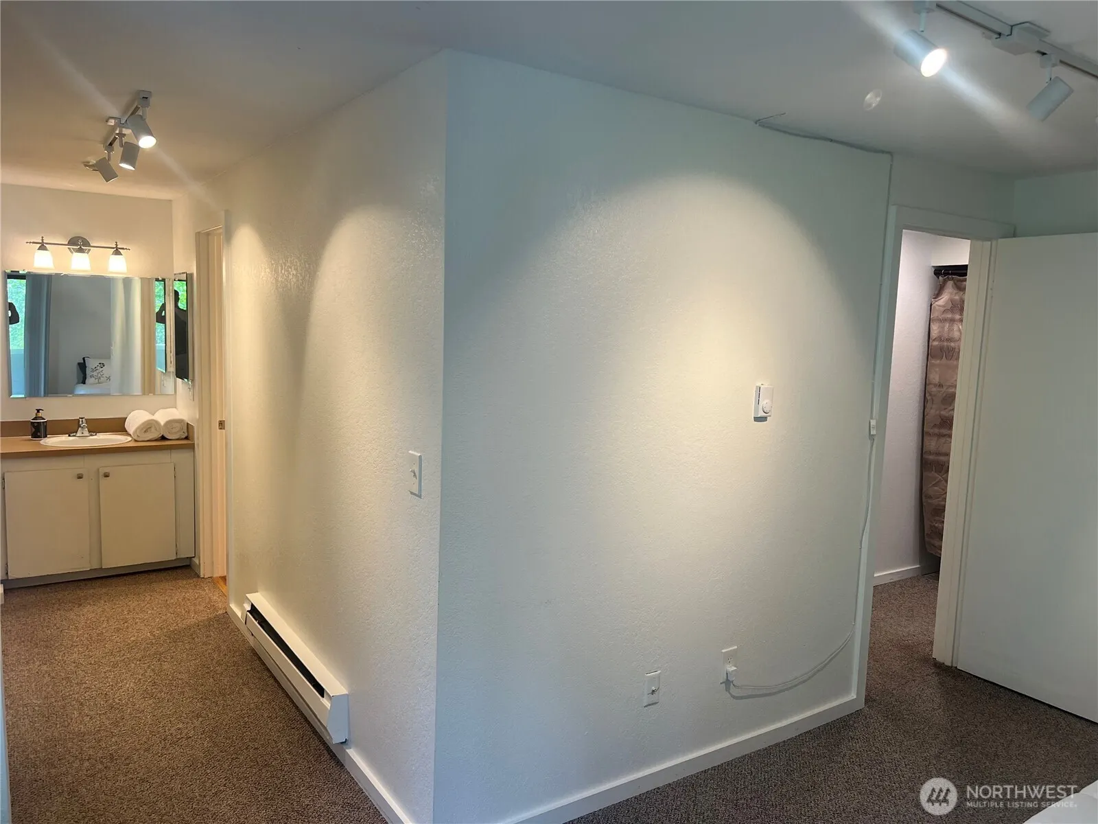 4800 200th Street SW #E205, Lynnwood, WA 98036