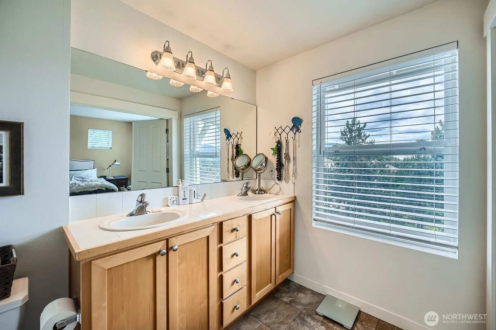23120 SE Black Nugget Road #D1, Issaquah, WA 98029