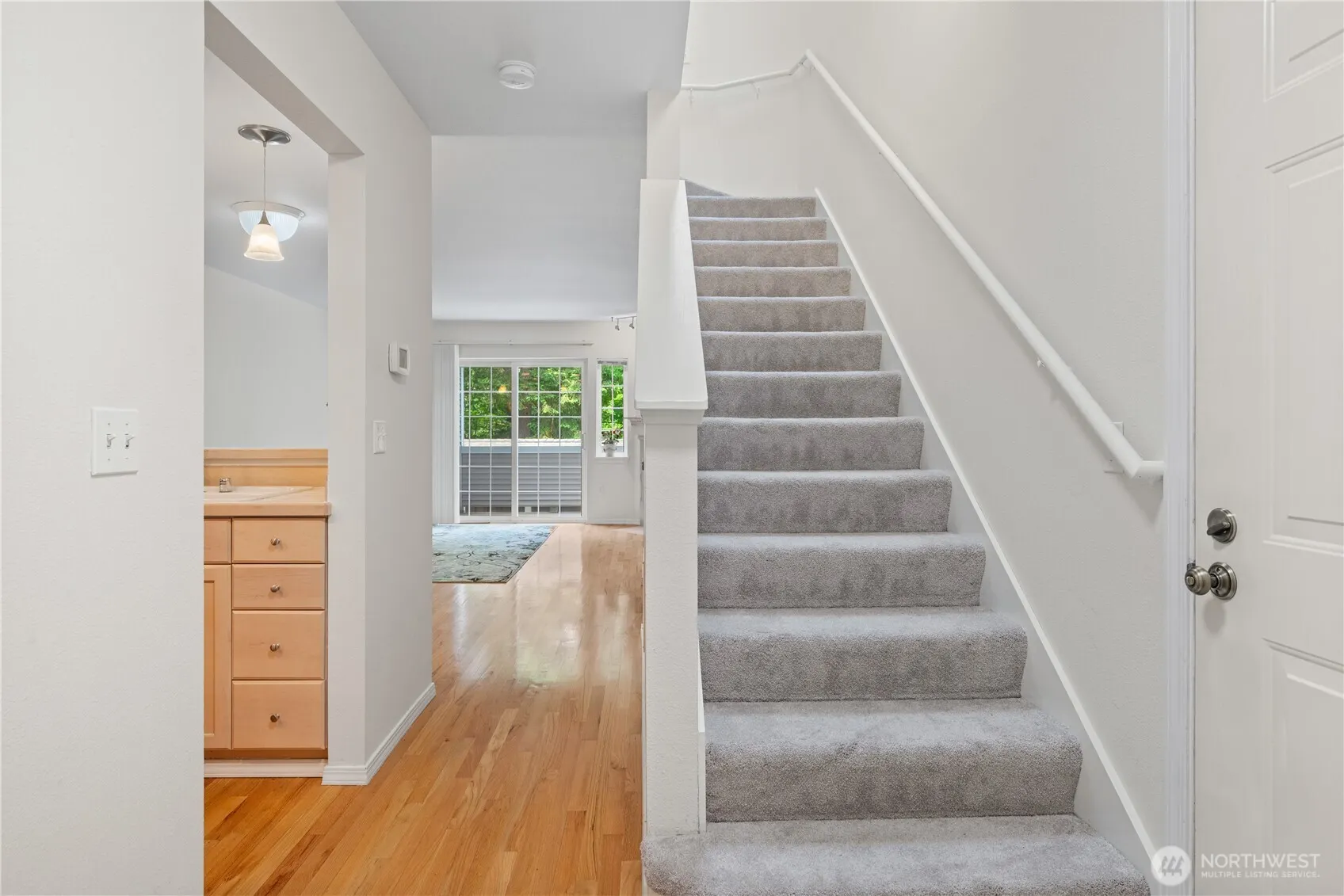 601 12th Avenue NW #F2, Issaquah, WA 98027-2669