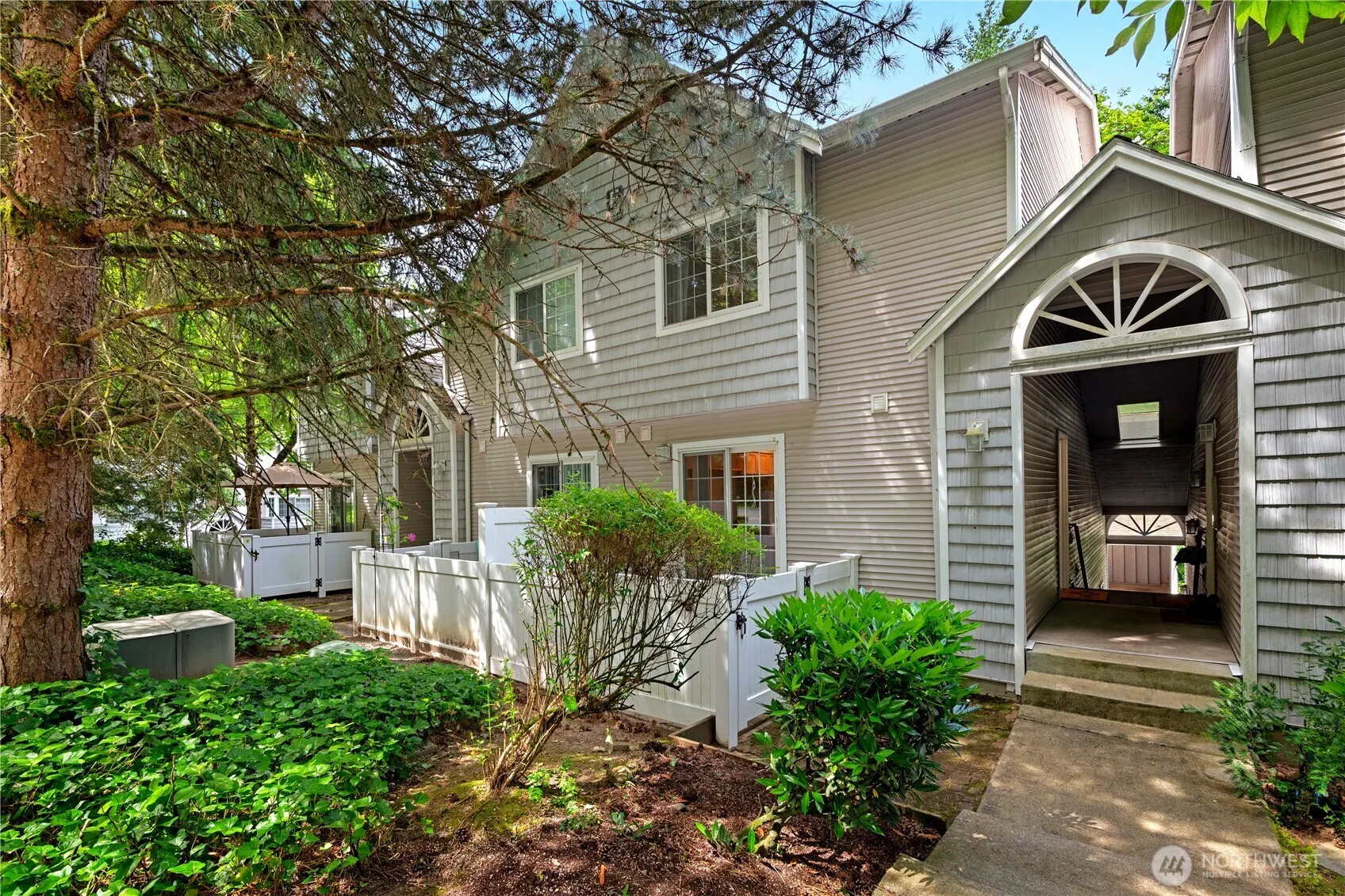 601 12th Avenue NW #F2, Issaquah, WA 98027-2669