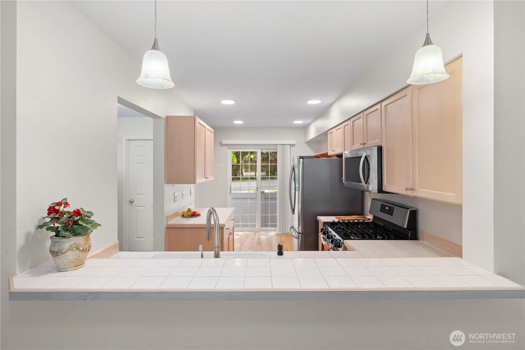 601 12th Avenue NW #F2, Issaquah, WA 98027-2669