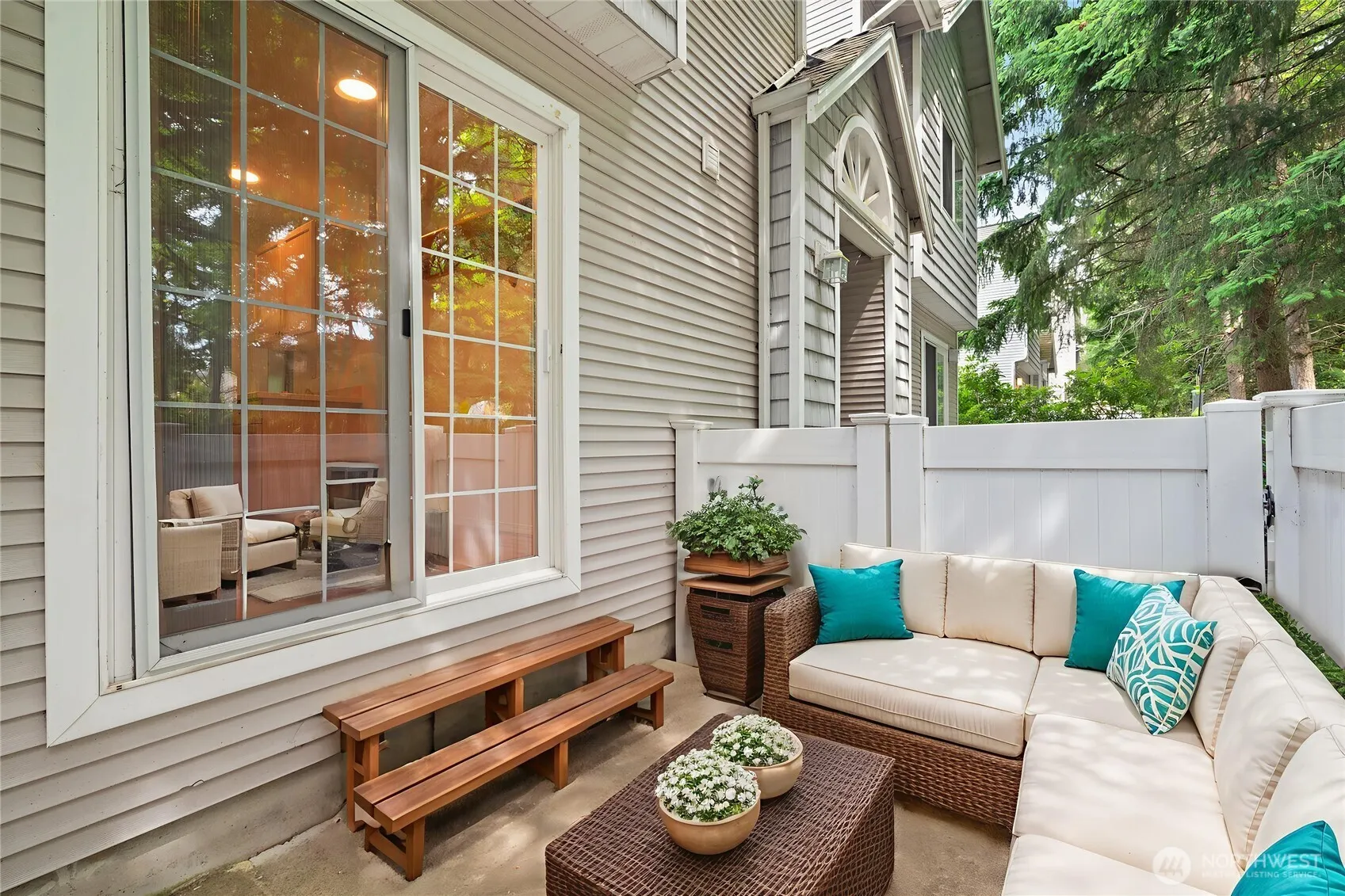 601 12th Avenue NW #F2, Issaquah, WA 98027-2669