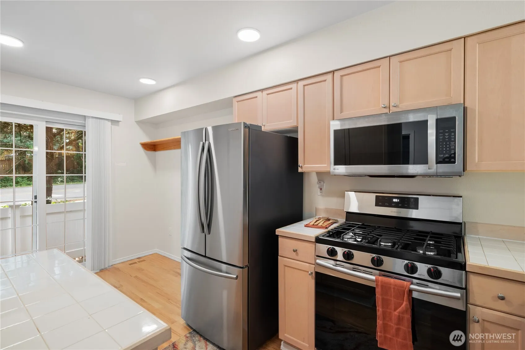 601 12th Avenue NW #F2, Issaquah, WA 98027-2669