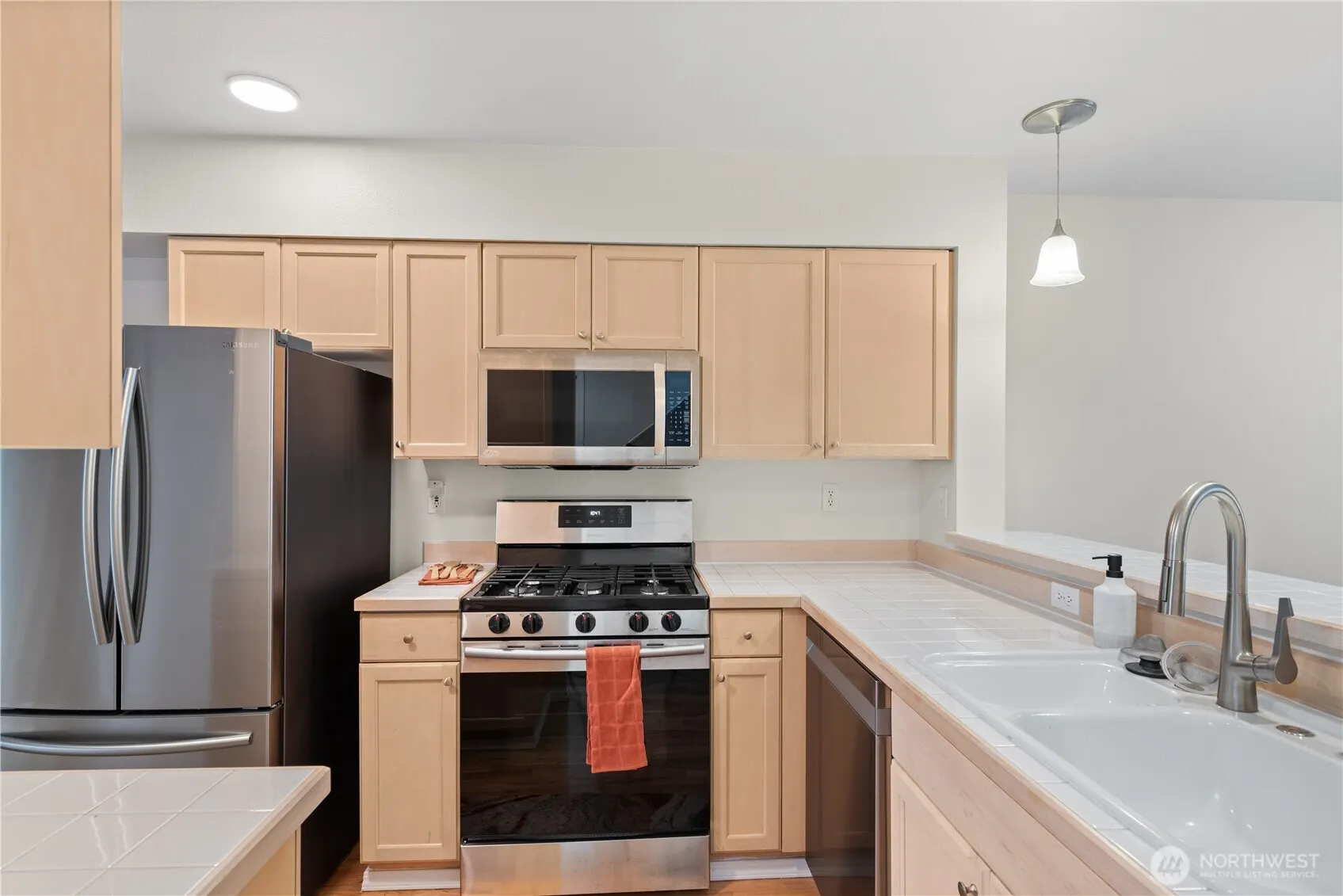 601 12th Avenue NW #F2, Issaquah, WA 98027-2669