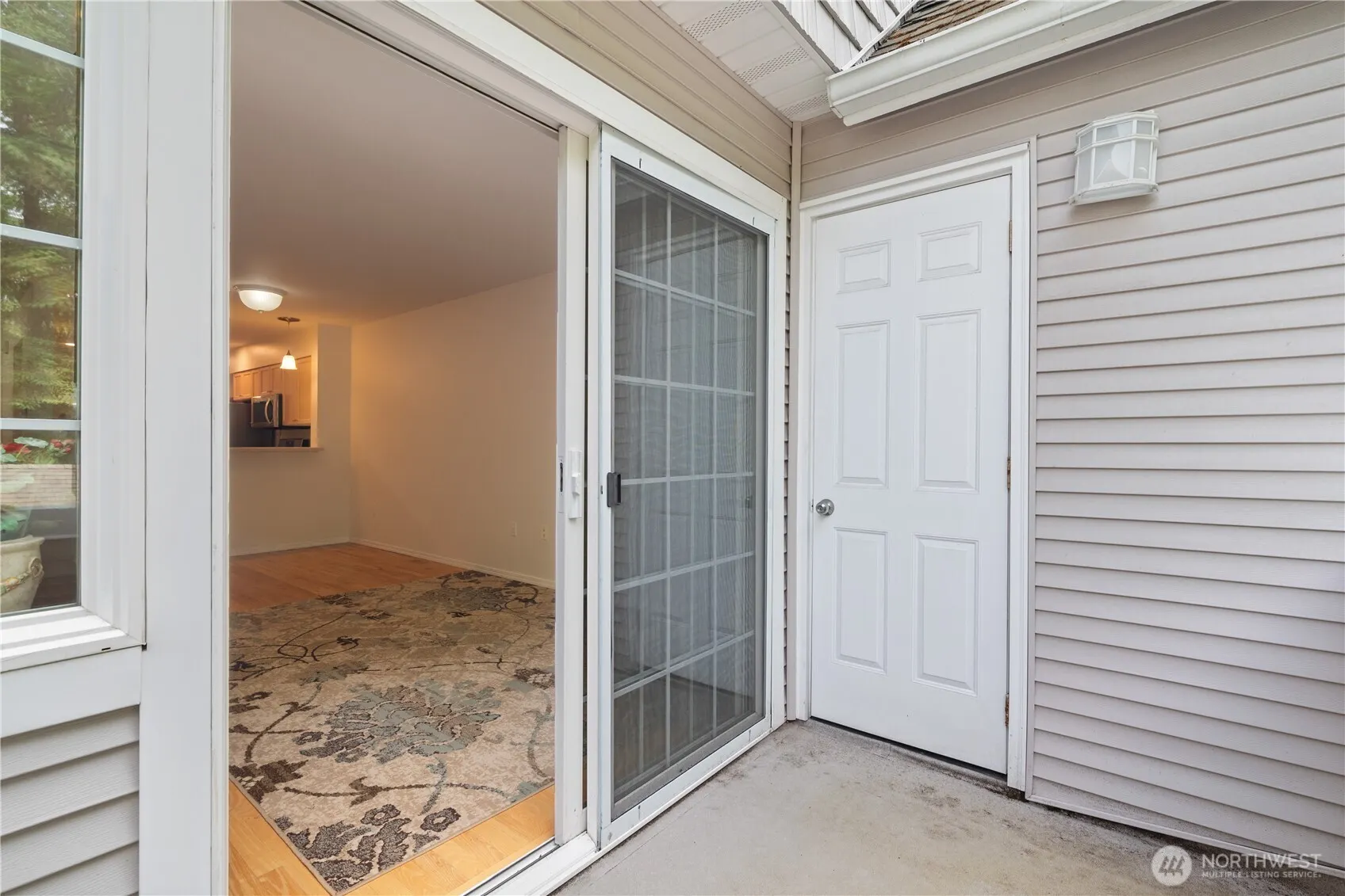 601 12th Avenue NW #F2, Issaquah, WA 98027-2669