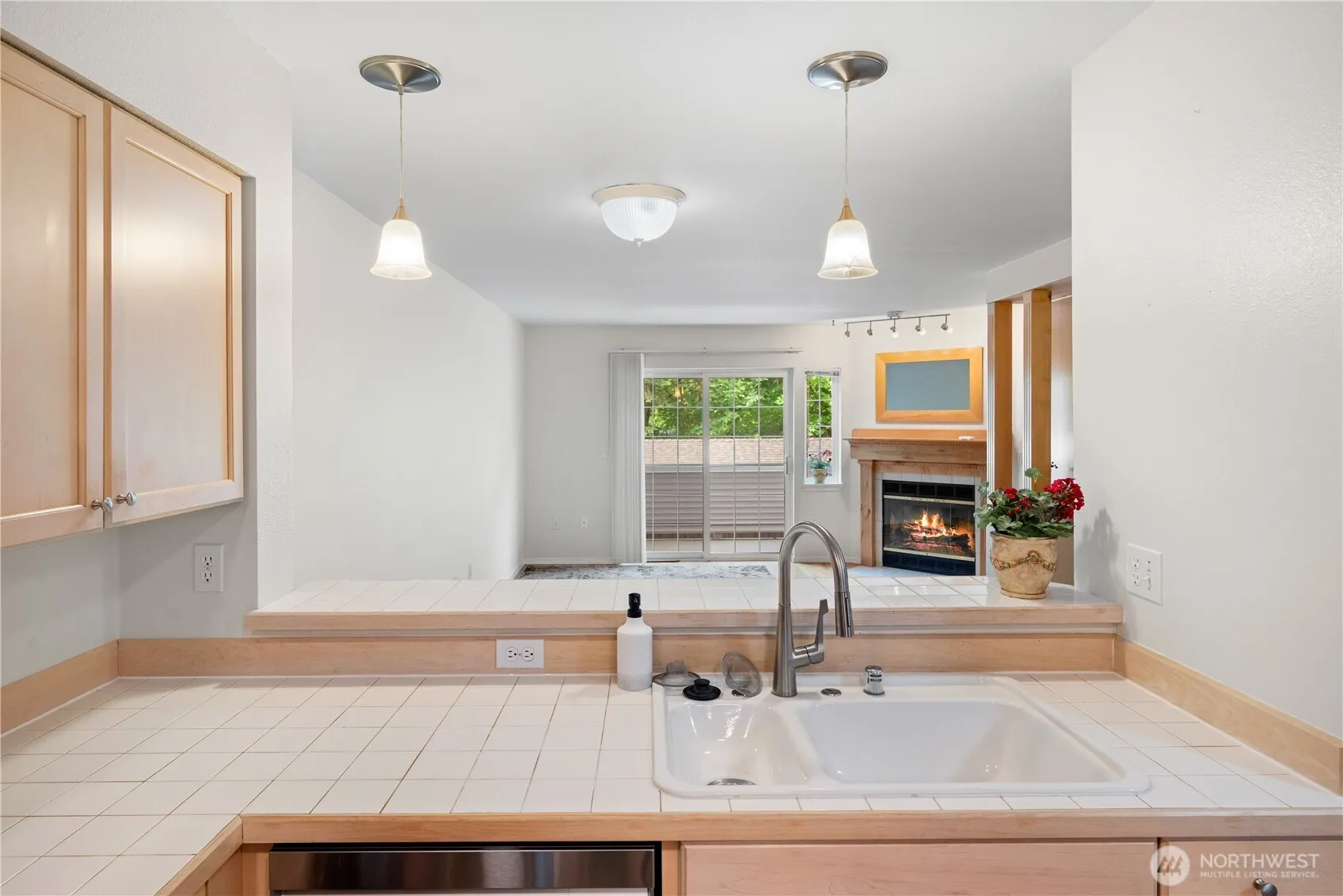 601 12th Avenue NW #F2, Issaquah, WA 98027-2669