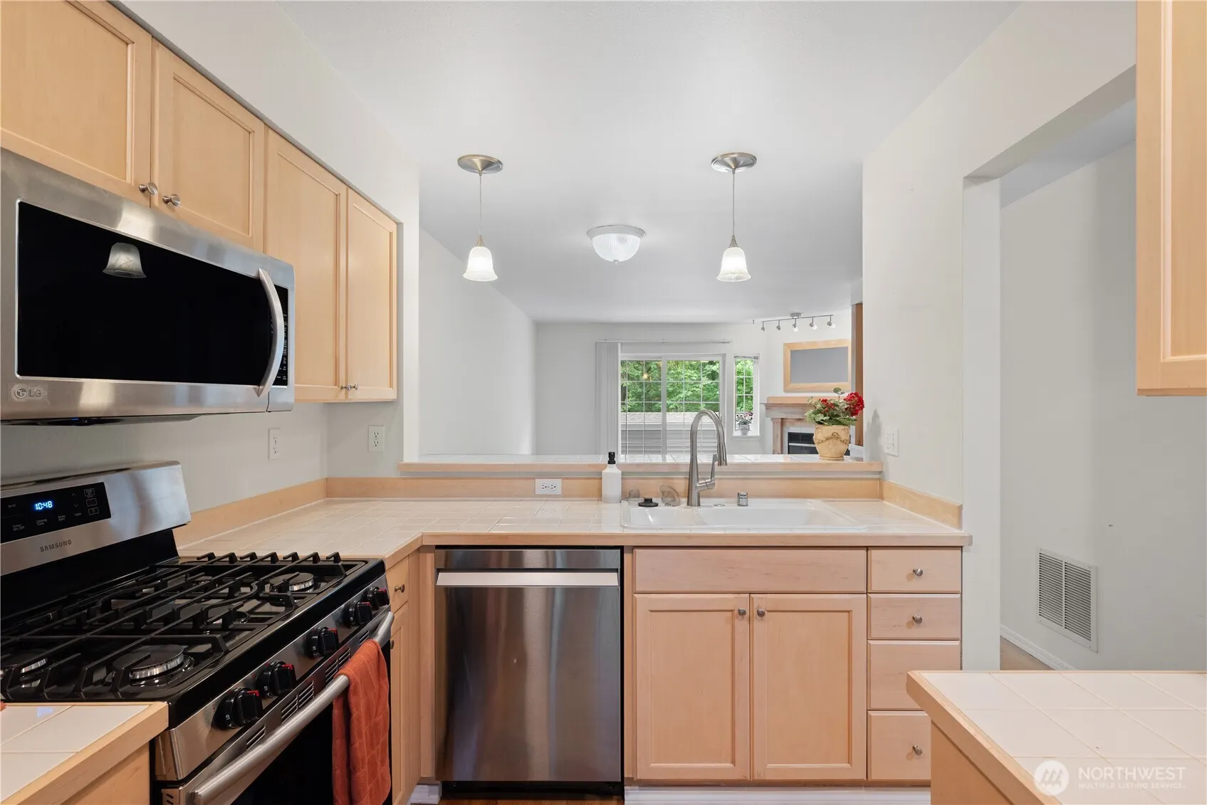 601 12th Avenue NW #F2, Issaquah, WA 98027-2669