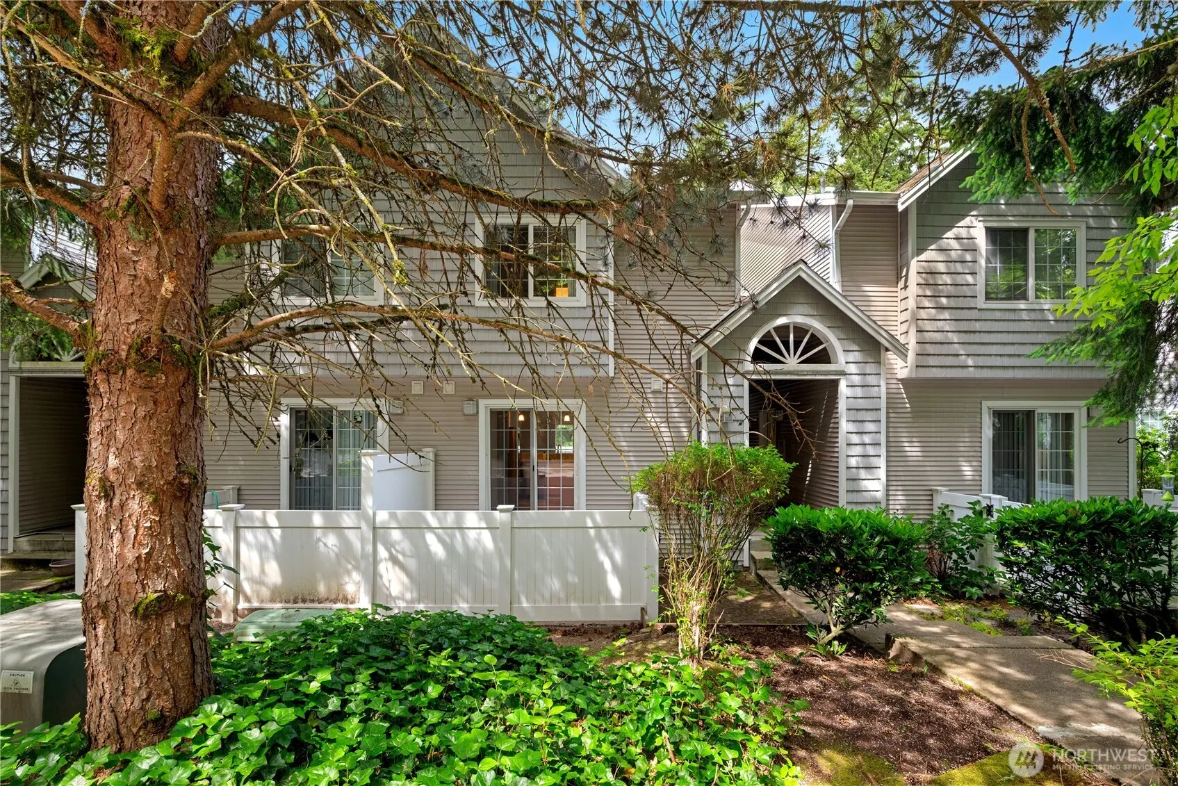 601 12th Avenue NW #F2, Issaquah, WA 98027-2669