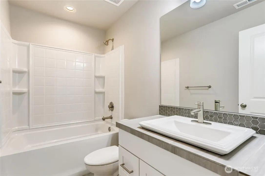411 205th Street SW #A, Lynnwood, WA 98036