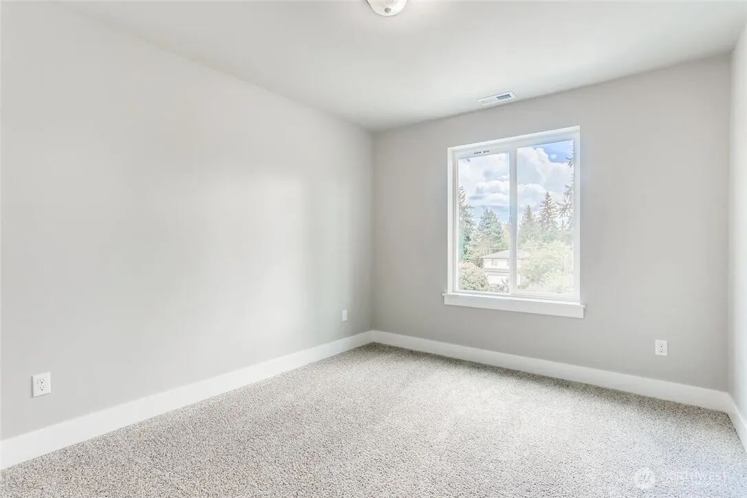 411 205th Street SW #A, Lynnwood, WA 98036
