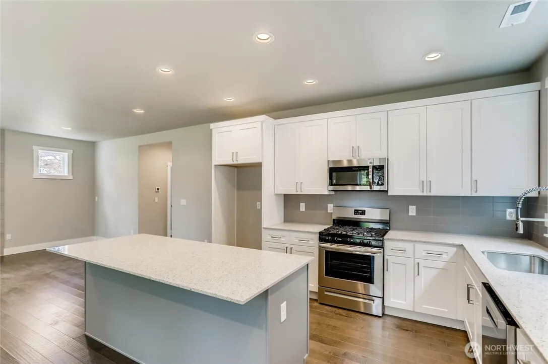 411 205th Street SW #A, Lynnwood, WA 98036