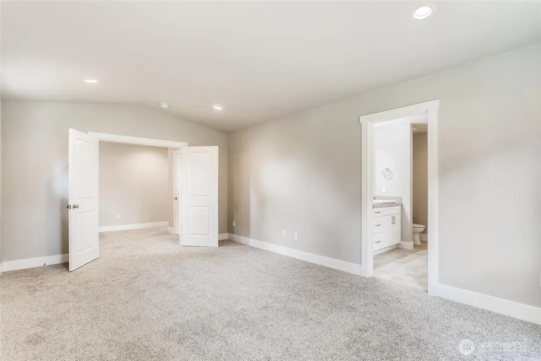 411 205th Street SW #A, Lynnwood, WA 98036