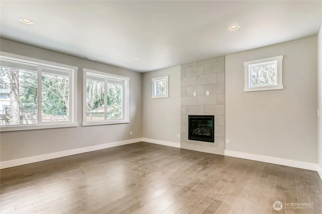 411 205th Street SW #A, Lynnwood, WA 98036