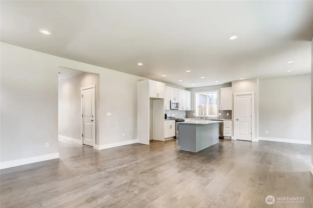 411 205th Street SW #A, Lynnwood, WA 98036