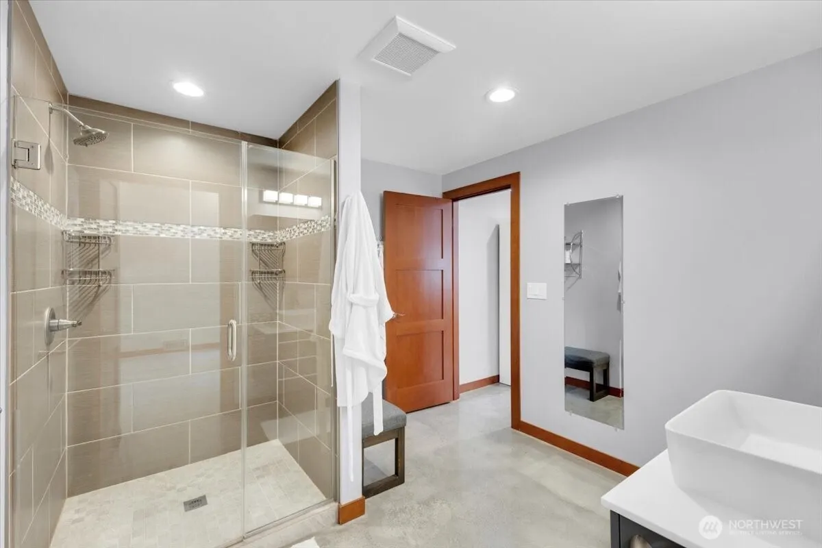 16704 162nd Avenue NE, Woodinville, WA 98072