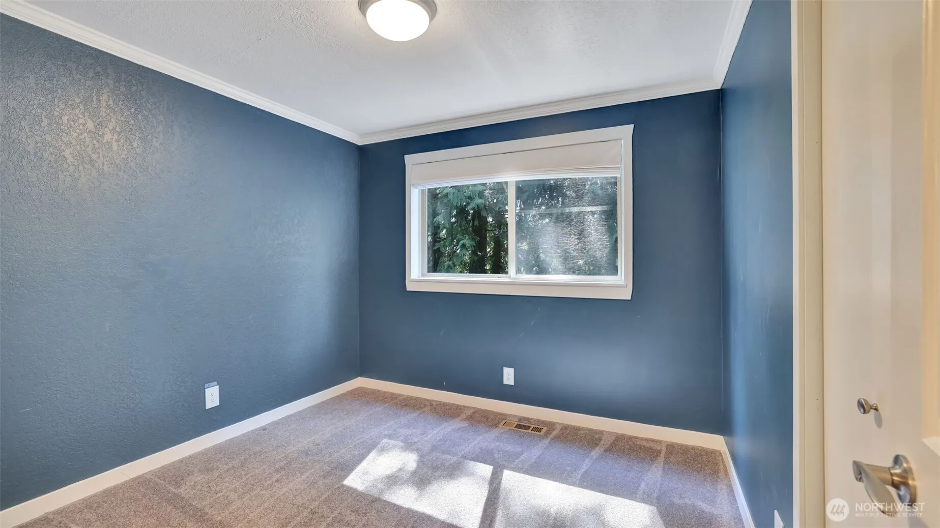 19134 SE May Valley Road , Issaquah, WA 98027