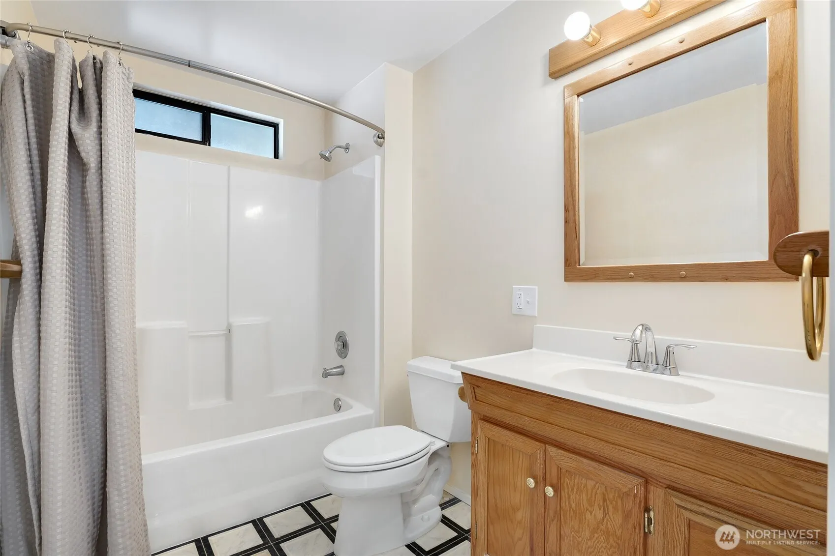 1323 216th Avenue NE, Sammamish, WA 98074