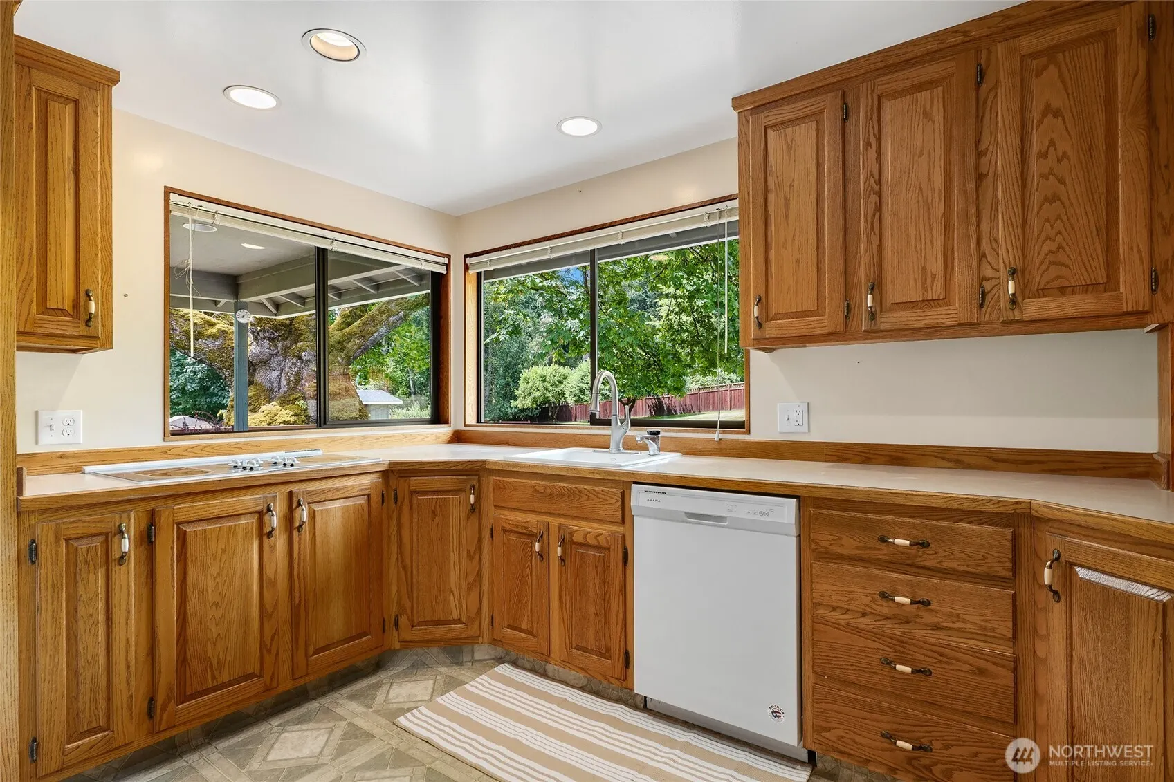 1323 216th Avenue NE, Sammamish, WA 98074