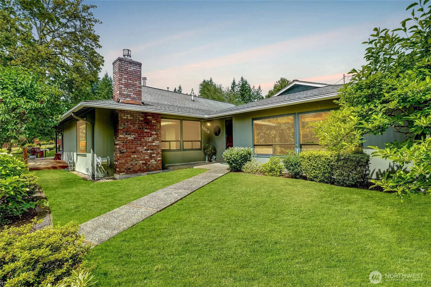 1323 216th Avenue NE, Sammamish, WA 98074