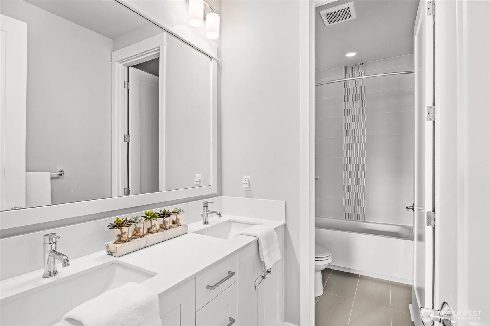 21888 SE 5TH Place , Sammamish, WA 98074
