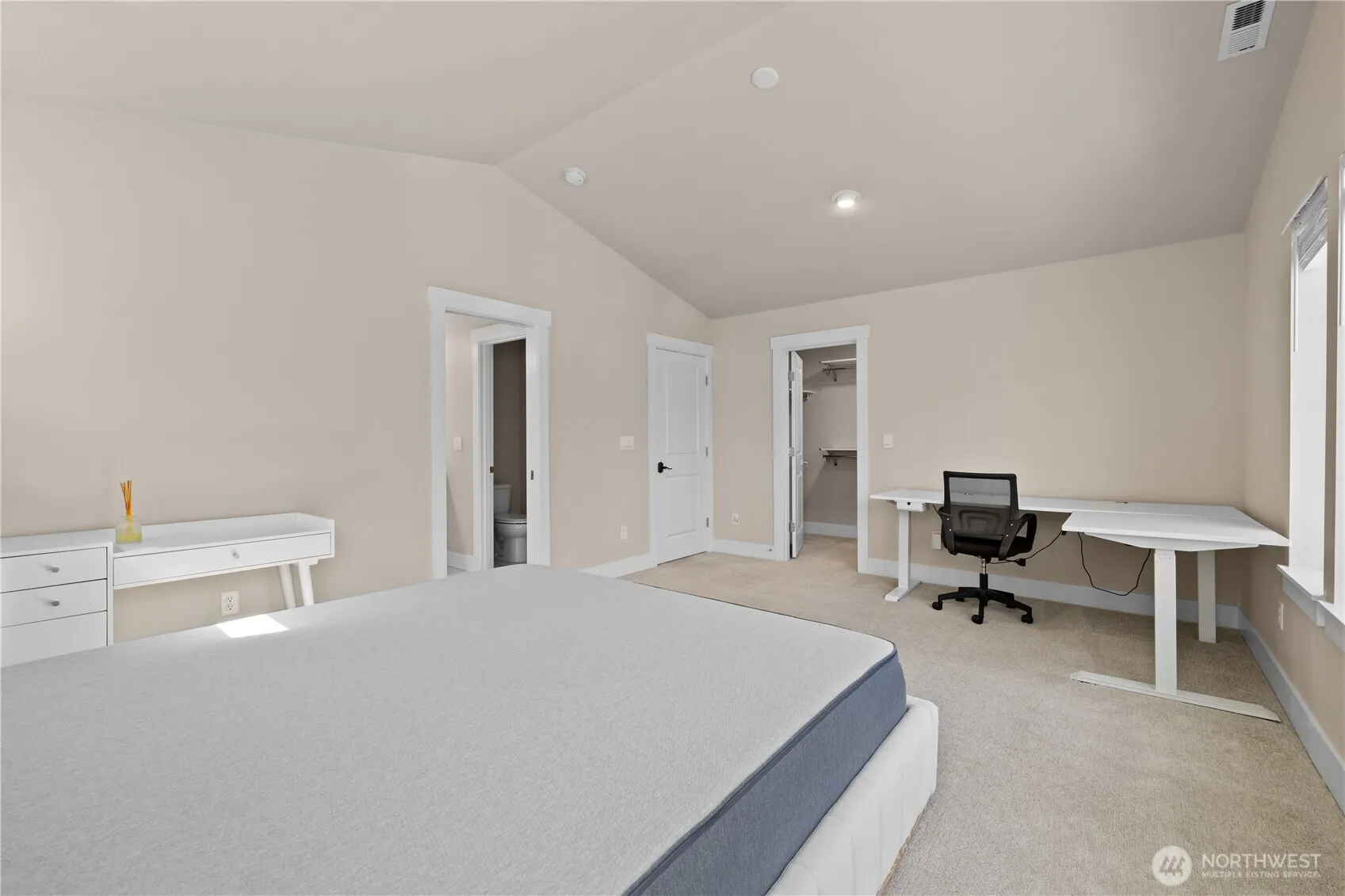 2204 176th Place SW, Lynnwood, WA 98037