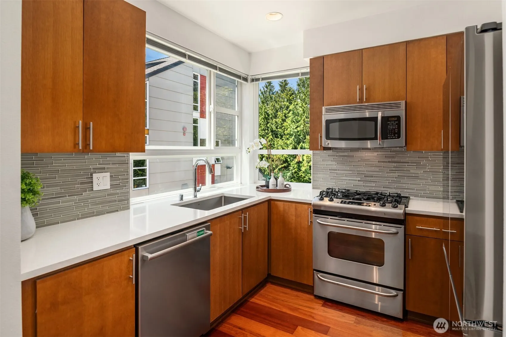 15240 NE 81st Way #101, Redmond, WA 98052