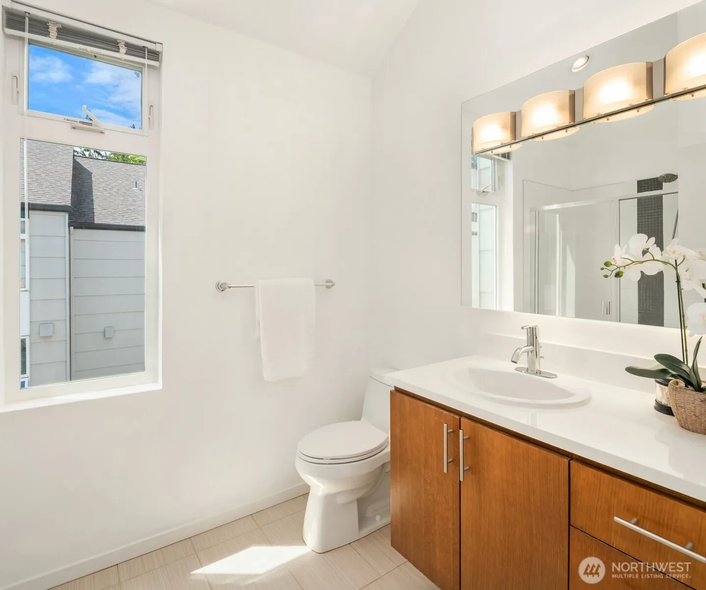 15240 NE 81st Way #101, Redmond, WA 98052