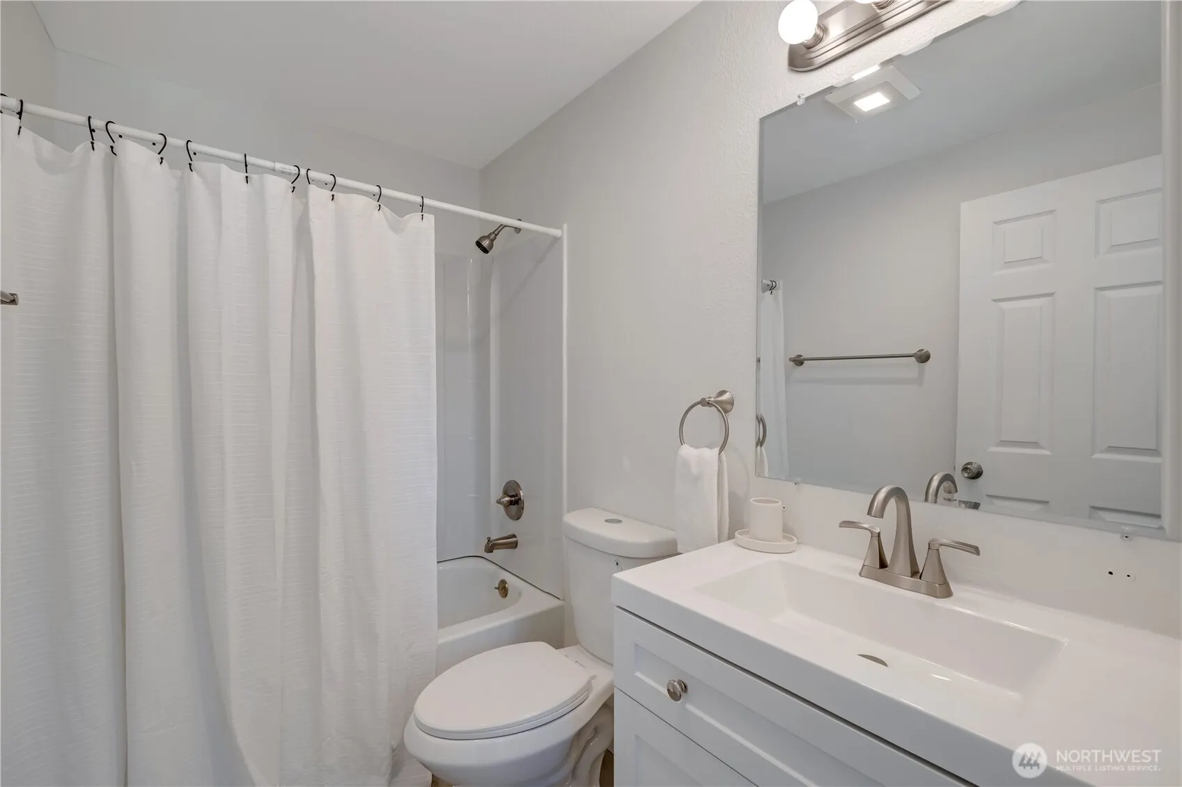 25015 110th Avenue SE #B, Kent, WA 98030
