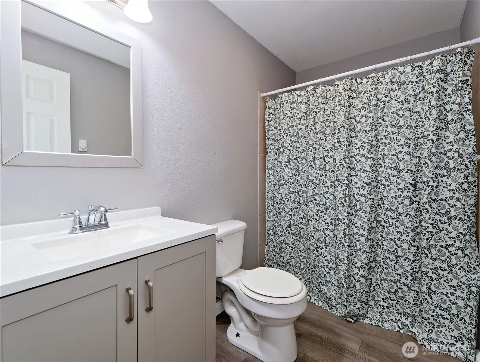 2716 S 256th Place , Kent, WA 98032-5550