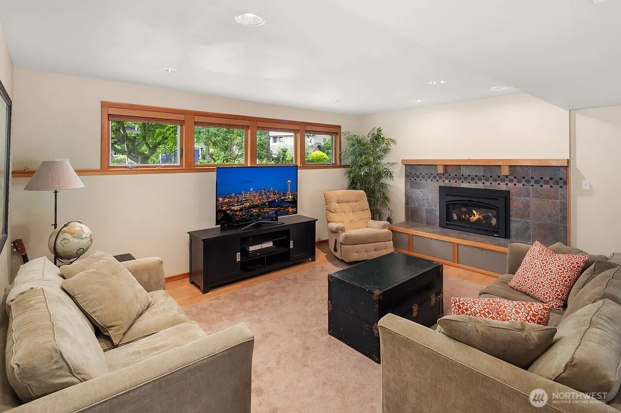 12130 SE 47th Place , Bellevue, WA 98006