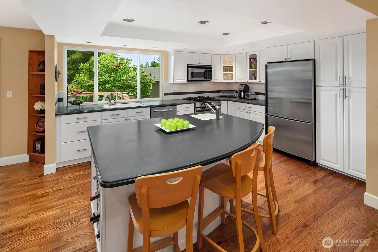 12130 SE 47th Place , Bellevue, WA 98006