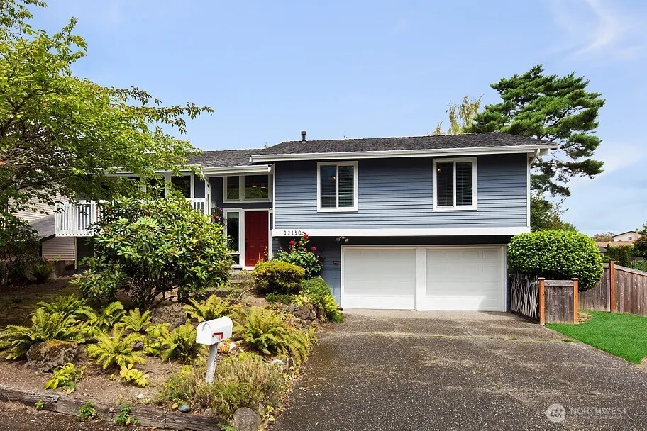 12130 SE 47th Place , Bellevue, WA 98006