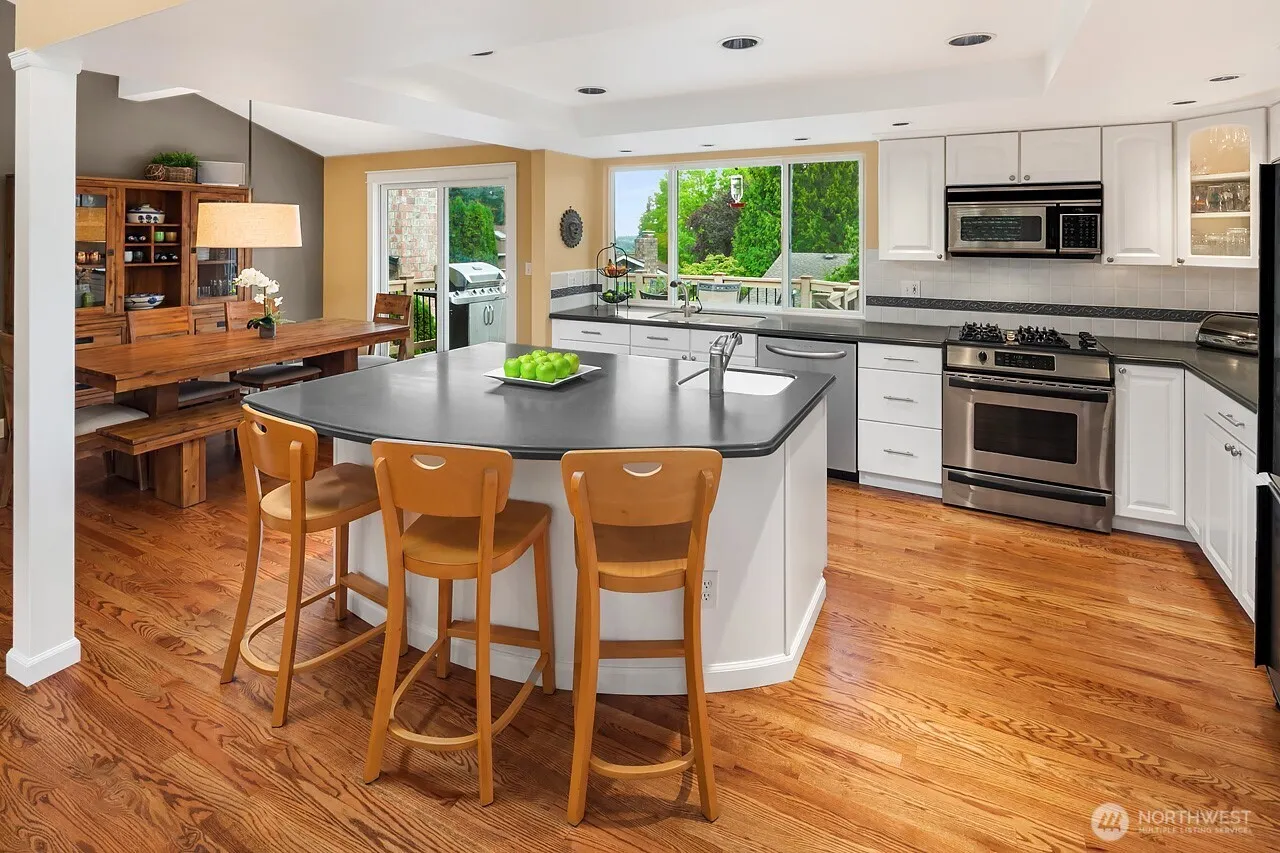 12130 SE 47th Place , Bellevue, WA 98006