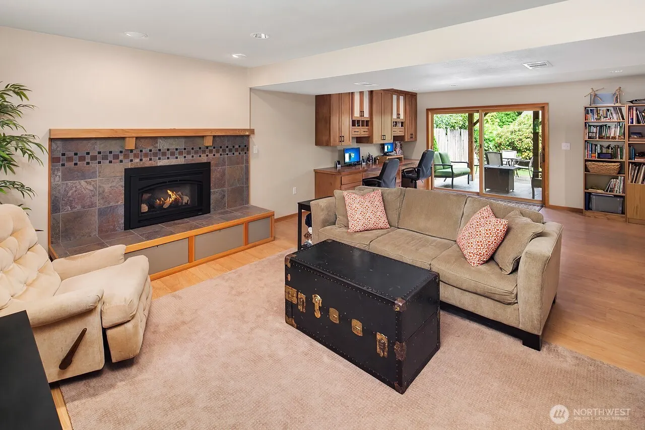 12130 SE 47th Place , Bellevue, WA 98006