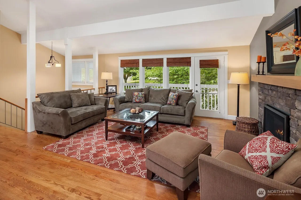12130 SE 47th Place , Bellevue, WA 98006