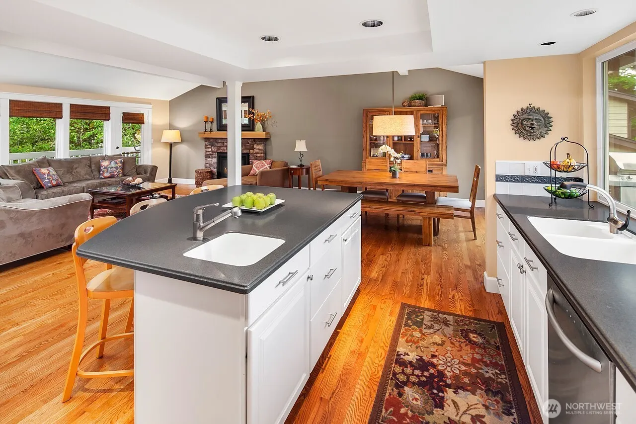 12130 SE 47th Place , Bellevue, WA 98006