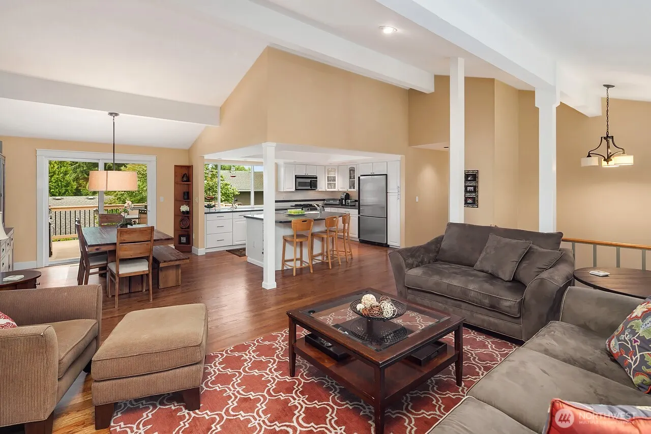 12130 SE 47th Place , Bellevue, WA 98006