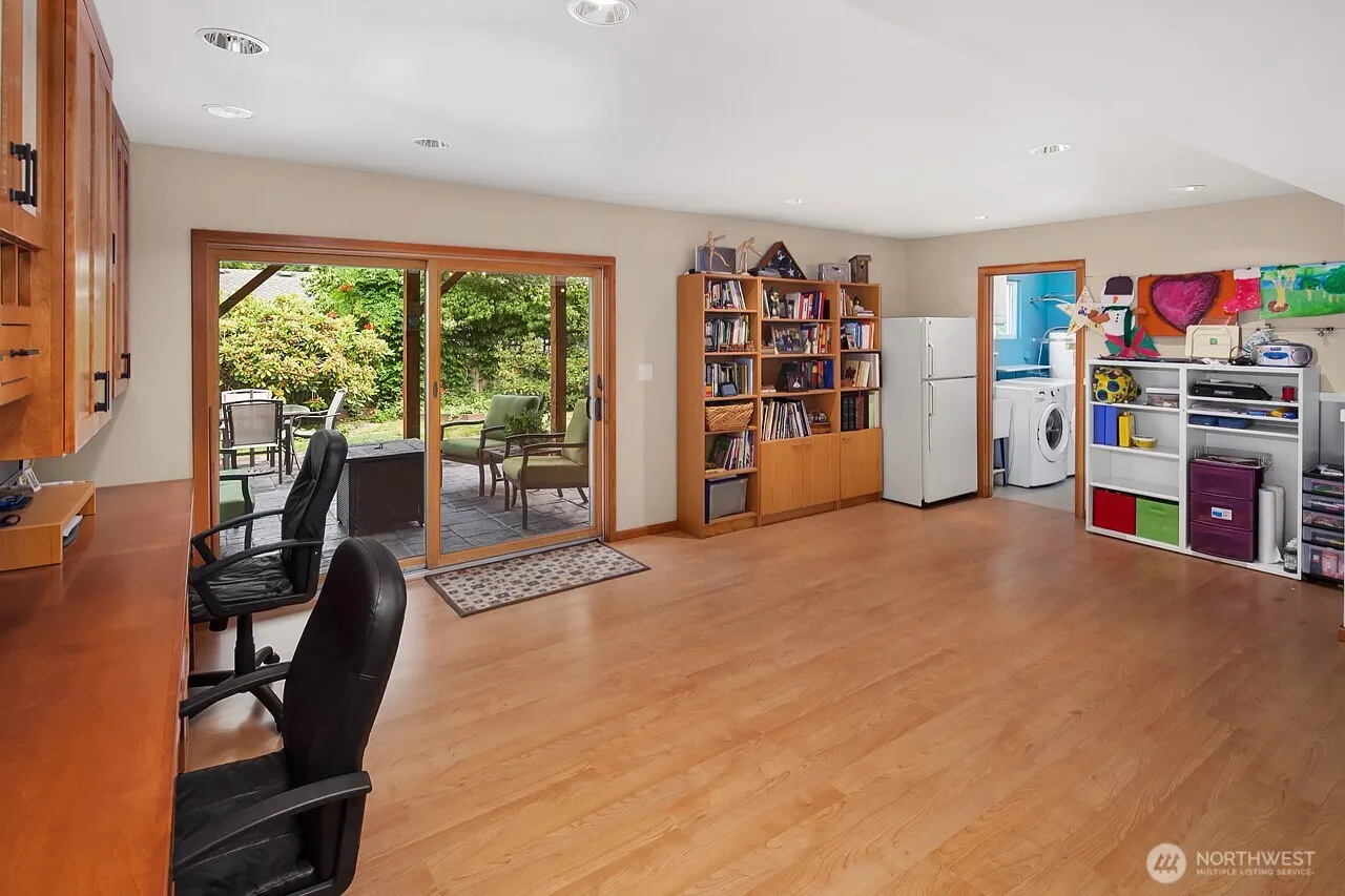 12130 SE 47th Place , Bellevue, WA 98006
