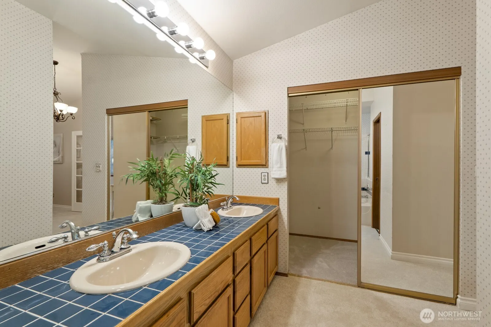 20410 Hollyhills Drive NE, Bothell, WA 98011