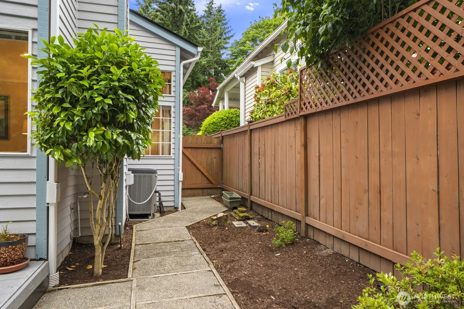 20410 Hollyhills Drive NE, Bothell, WA 98011