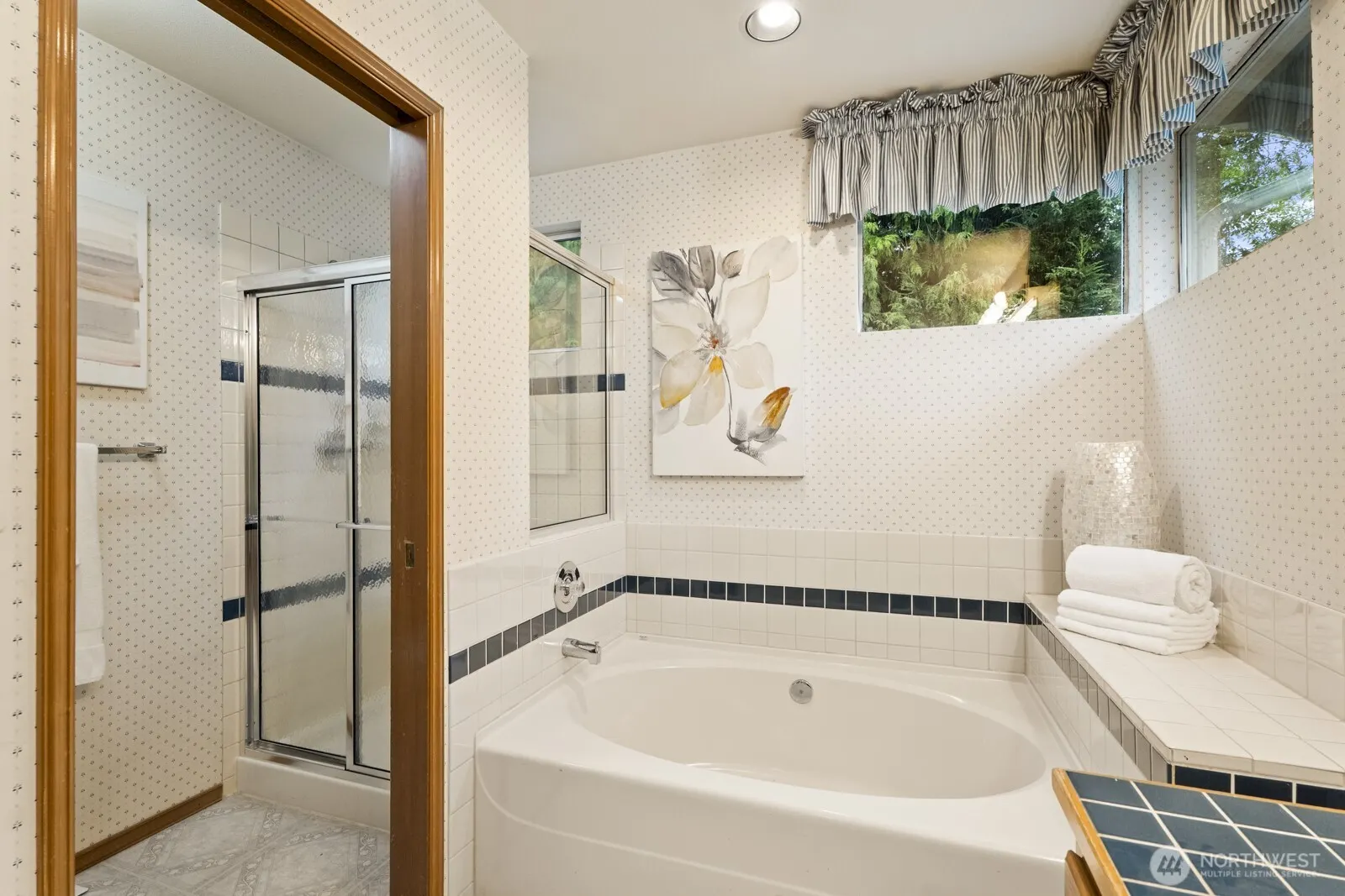 20410 Hollyhills Drive NE, Bothell, WA 98011