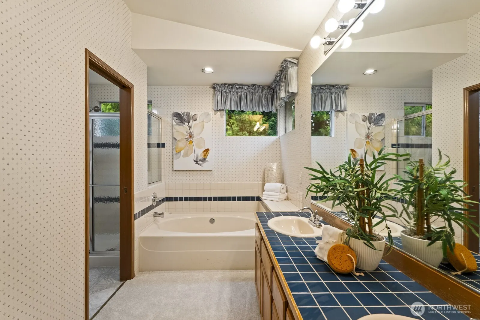 20410 Hollyhills Drive NE, Bothell, WA 98011