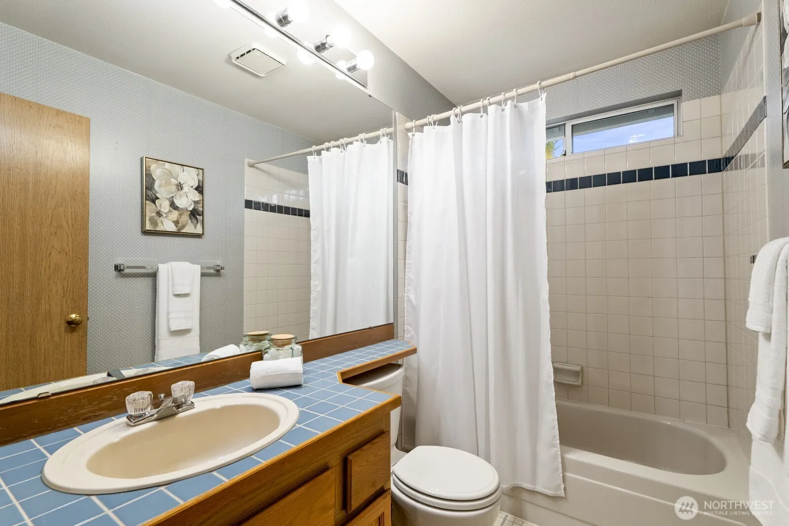 20410 Hollyhills Drive NE, Bothell, WA 98011