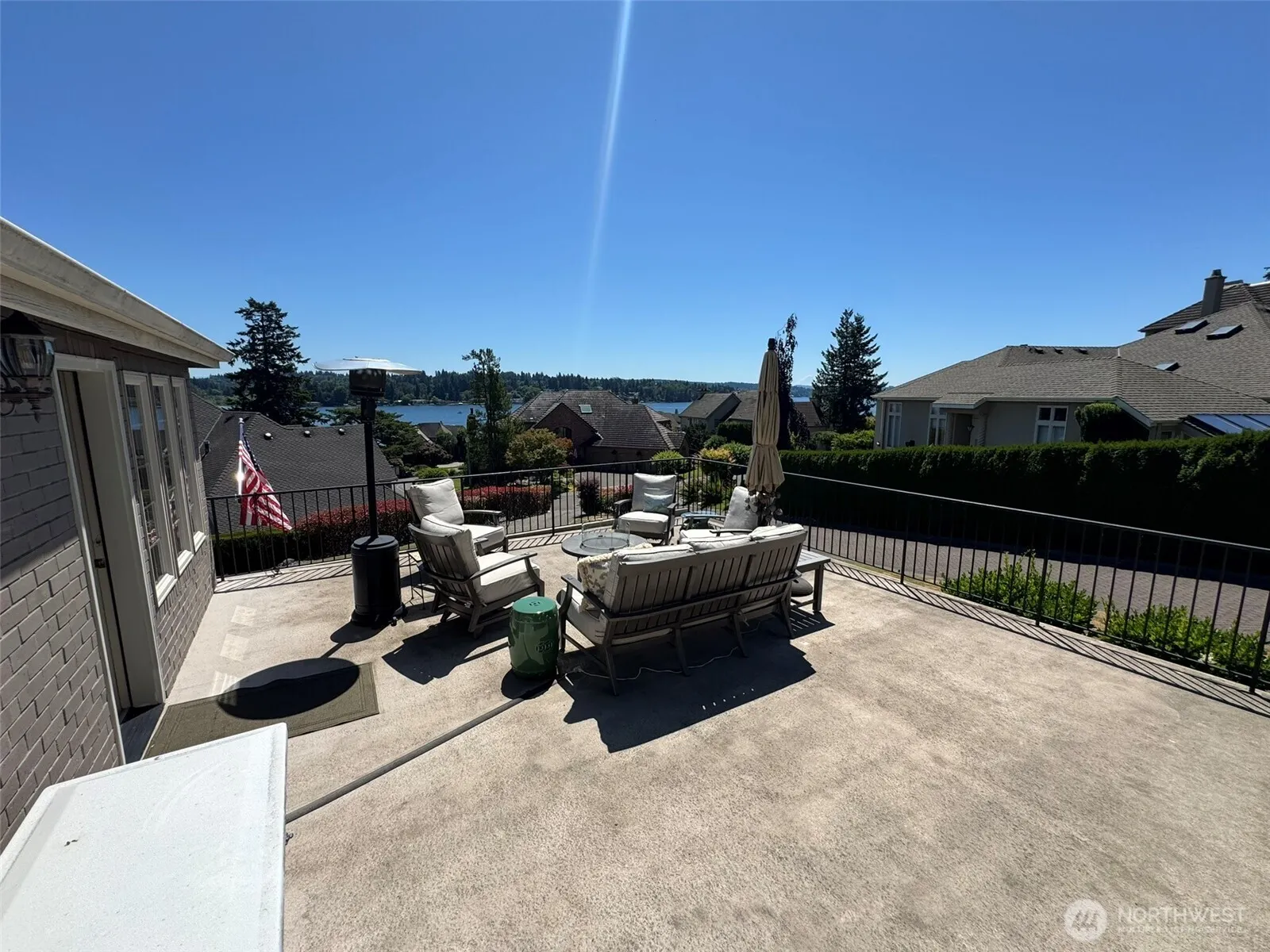 8479 NE Woodland Cove Drive , Kirkland, WA 98034