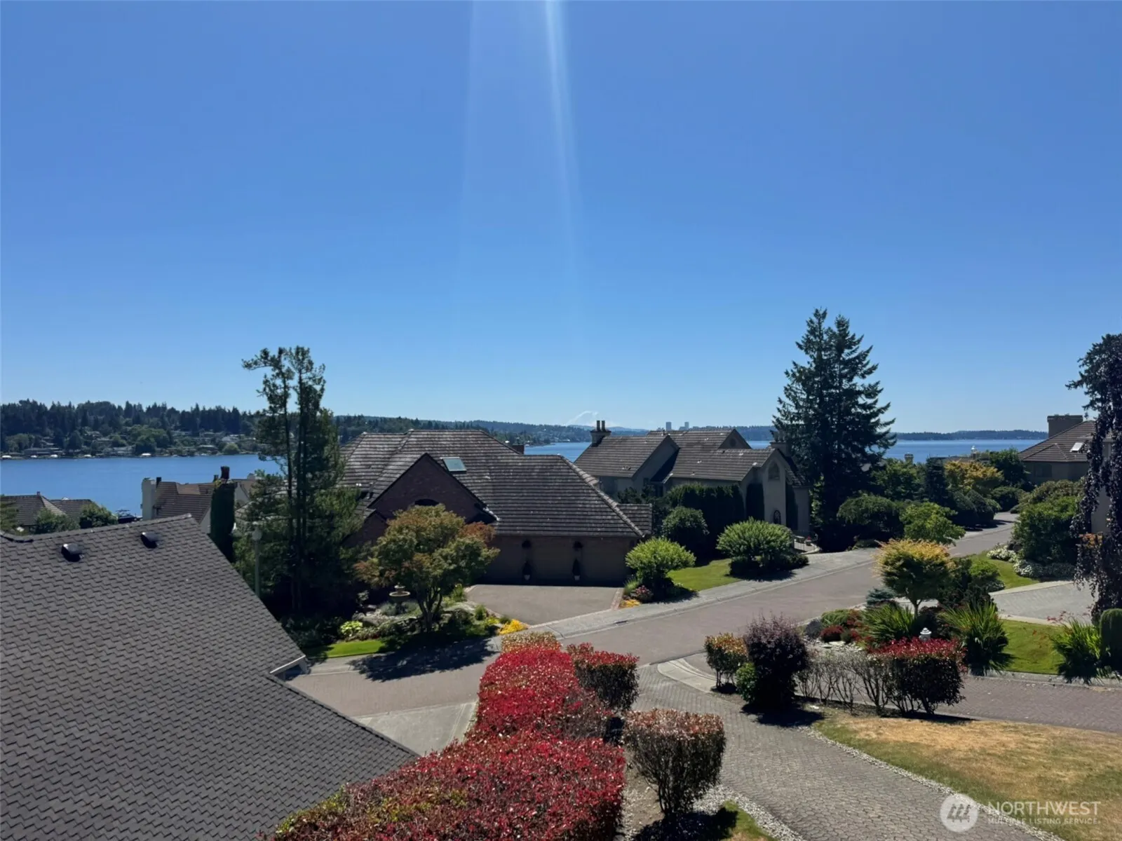 8479 NE Woodland Cove Drive , Kirkland, WA 98034