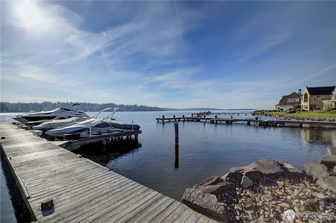 8479 NE Woodland Cove Drive , Kirkland, WA 98034