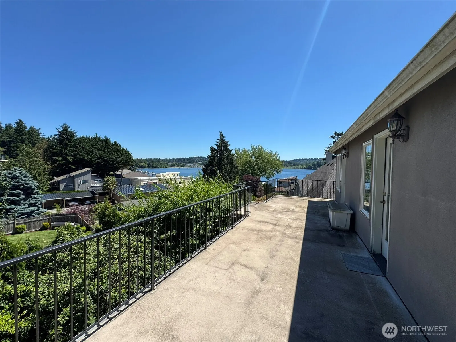 8479 NE Woodland Cove Drive , Kirkland, WA 98034