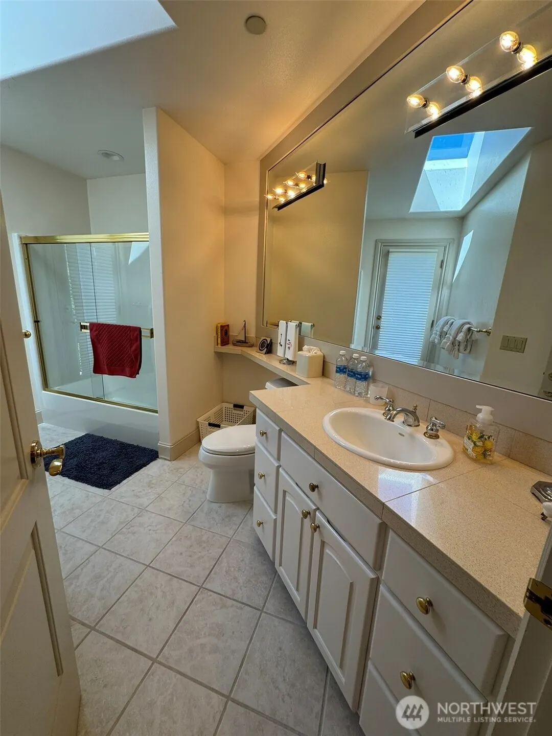 8479 NE Woodland Cove Drive , Kirkland, WA 98034