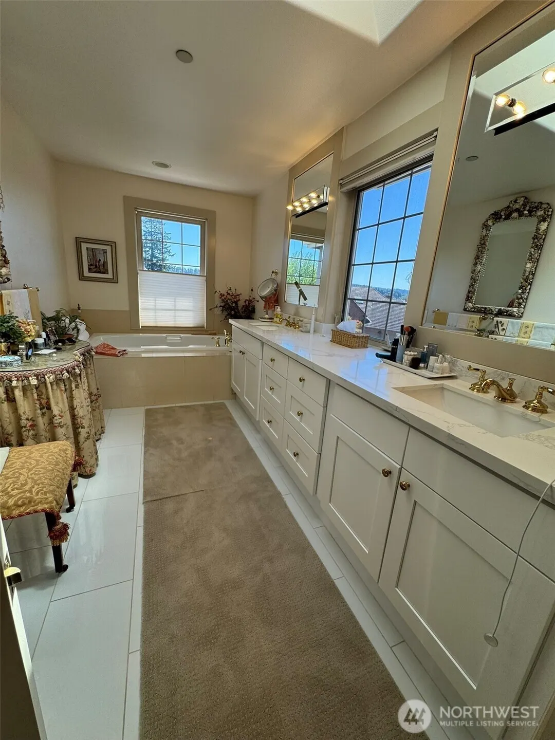 8479 NE Woodland Cove Drive , Kirkland, WA 98034