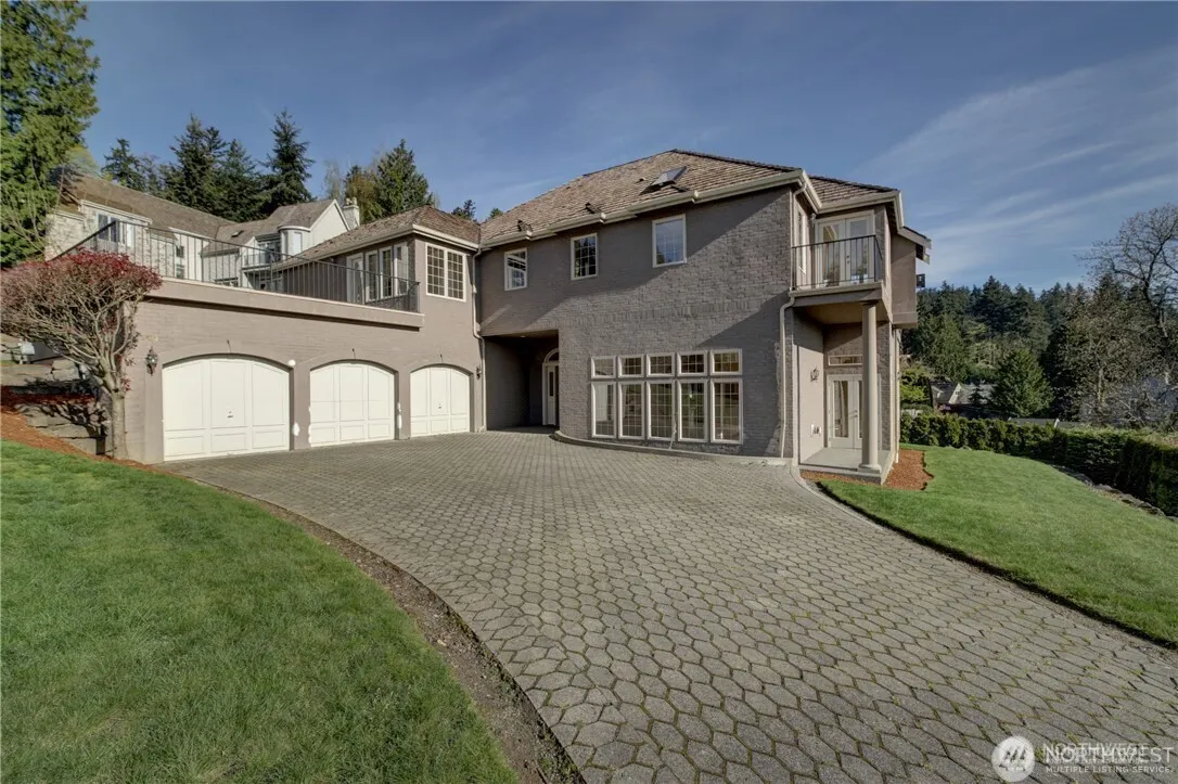8479 NE Woodland Cove Drive , Kirkland, WA 98034
